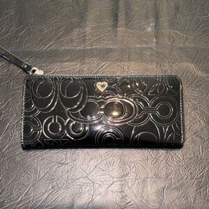 Coach Black Patent Leather Circle-Embossed Wristlet Wallet, GUC